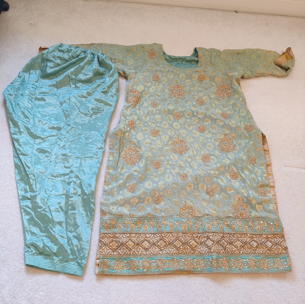 Indian/Pakistani shalwar kameez